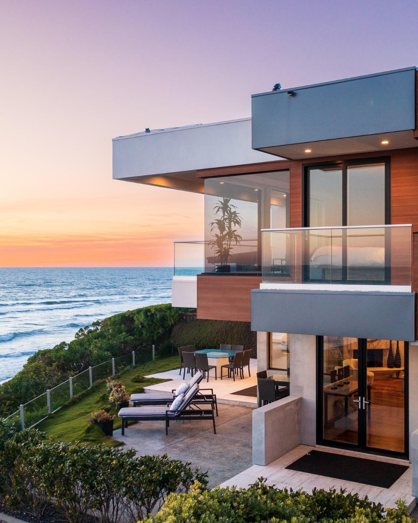 Some vacations you enjoy. Some you never stop talking about.

North County San Diego has a way of doing that to people. The light. The coast. The fact that your private terrace has a better view than most five-star hotels.

Holiday dates are open now — and they will not last. Link in bio to find your property before someone else does.

#NorthCountySanDiego #SanDiegoVacation #LuxuryRental #CoastalLiving #DelMar EncinitasLife BeachHouseRental VacationRentalLife PSPlatinum SanDiegoStay
