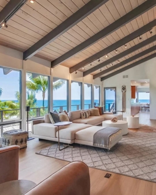 50 feet of ocean frontage. Nearly 4,000 square feet. One unforgettable patio. 🌊

Welcome to Moonlight Seaside Retreat in Encinitas, where the sunset is the main event every single night.

Save this for your next trip. Book via link in bio.

#NorthCountySanDiego #SanDiegoVacationRental #PSPlatinum #Encinitas #OceanfrontHome